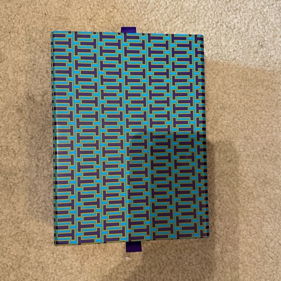 Tory Burch Hard Box with Pull tabs - Picture 6 of 8